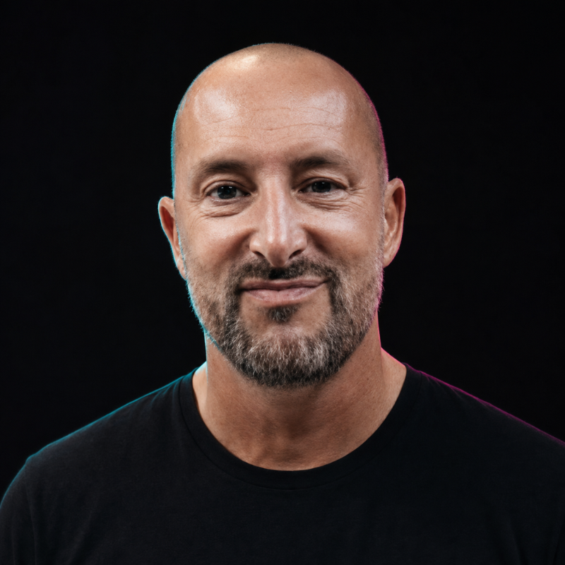Portrait of Damien Hupé